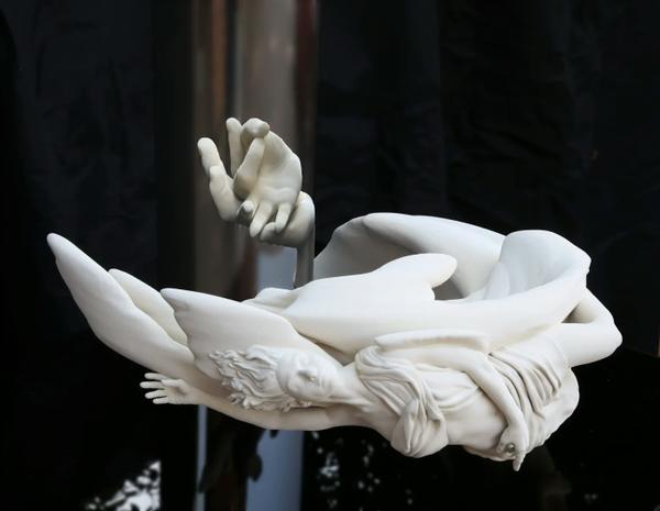 Jonty Hurwitz & Yifat Davidoff, Meditating Together (Yin Yang) white, Copper, Stainless Steel, 2023