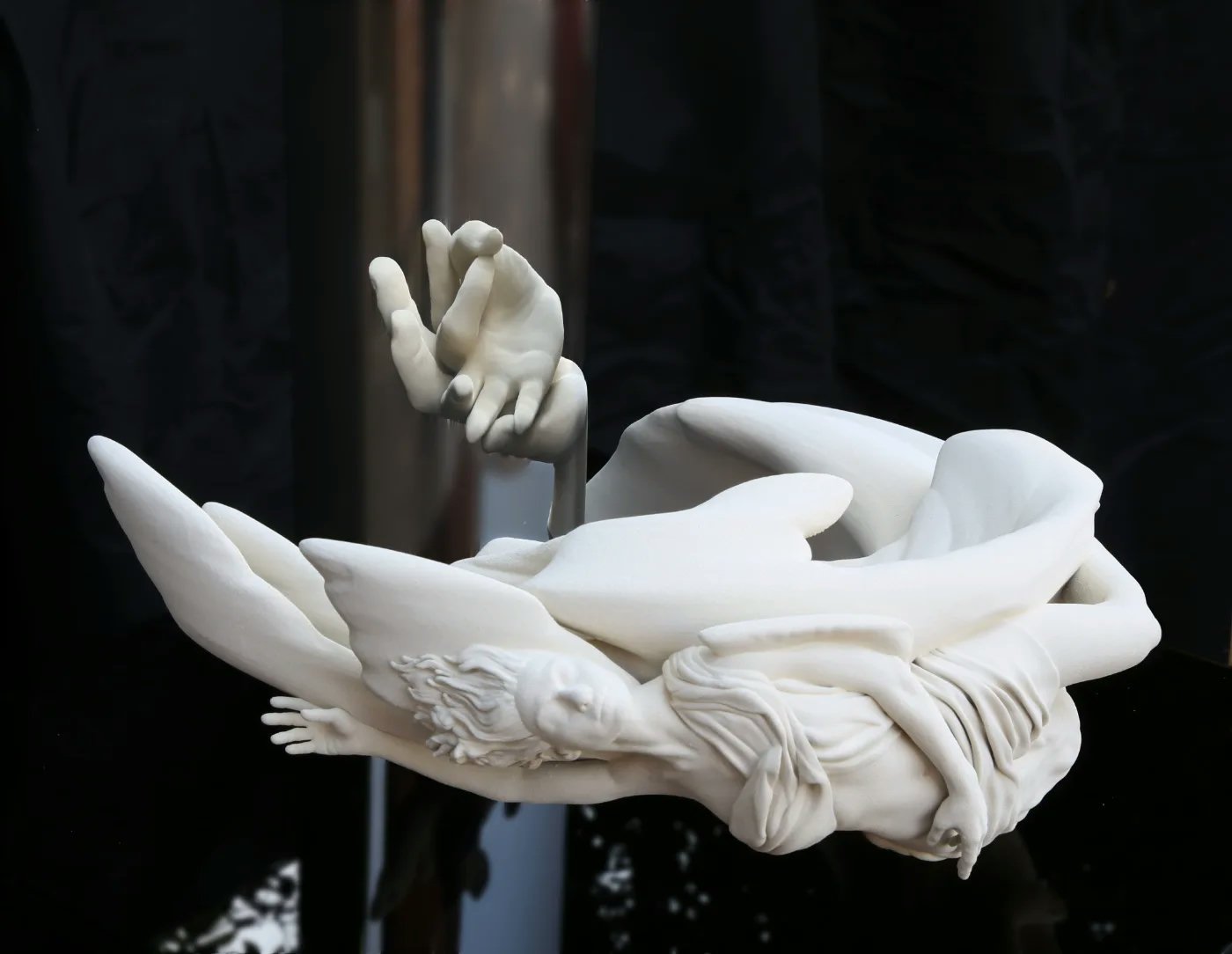 Jonty Hurwitz & Yifat Davidoff, Meditating Together (Yin Yang) white, Copper, Stainless Steel, 2023