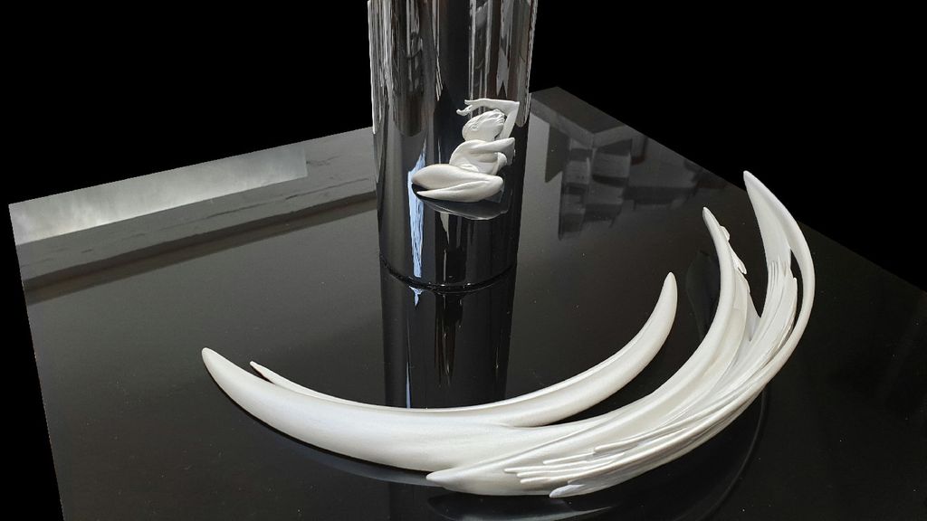 Jonty Hurwitz & Yifat Davidoff, Emerging from water (silver), Copper, Silver Paint & Stainless Steel, 2020