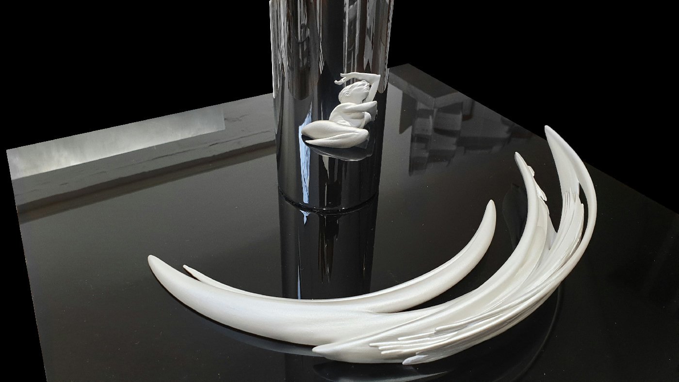 Jonty Hurwitz & Yifat Davidoff, Emerging from water (silver), Copper, Silver Paint & Stainless Steel, 2020